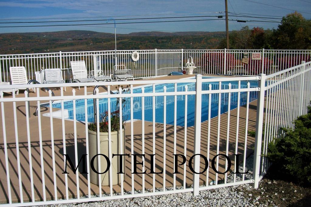 Longhouse Lodge Motel Watkins Glen Exterior photo